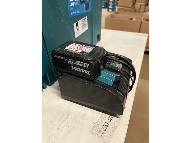 2x bouwgereedschap, 1x accu, 1x lader, m-boxen makita, 1x dhs630zj, 1x dhr242zjv - afbeelding 6 van  8