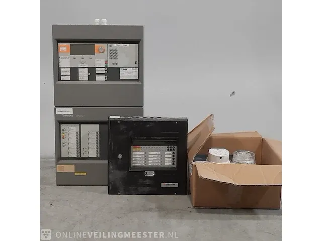 2x brandmeld kast o.a. siemens, o.a. cerberus, bouwjaar o - afbeelding 1 van  13