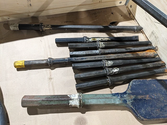 2x breekhamer en ca.14x beitel, atlas copco - afbeelding 14 van  18