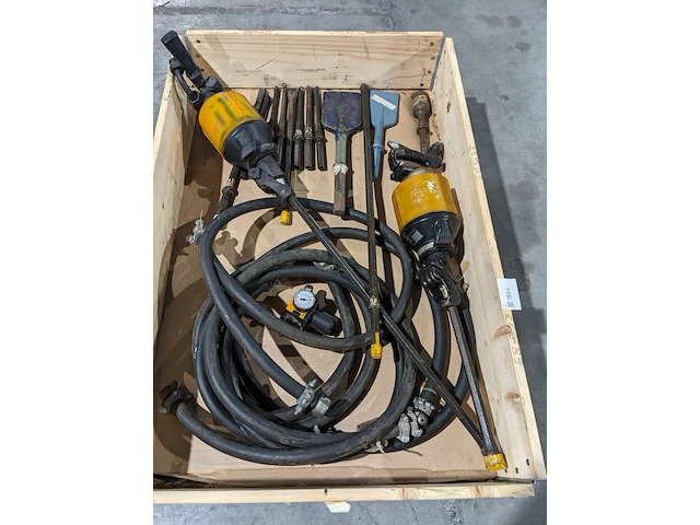 2x breekhamer en ca.14x beitel, atlas copco - afbeelding 1 van  18