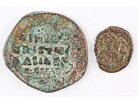 2x bronzen byzantijnse munten 11e eeuw na christus - afbeelding 2 van  2