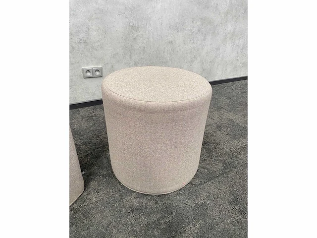 2x buzzispace buzzispot - akoestische design poef - taupe - afbeelding 9 van  9