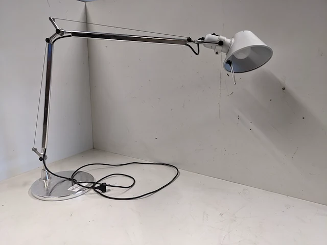 2x design bureaulamp artemide, tolomeo, design m. de lucchi g.fassina - afbeelding 1 van  10