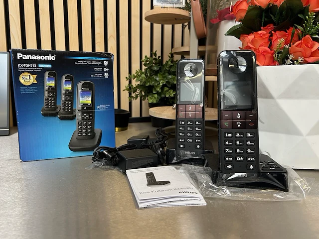 2x digitale draadloze telefoon panasonic, philips - afbeelding 1 van  5