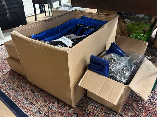 2x doos met trampoline accessoires - afbeelding 1 van  5