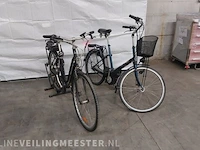 2x elektrische damesfiets sparta en b-twin - afbeelding 1 van  23