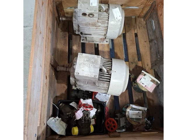 2x elektromotor en diverse onderdelen, o.a rotor - afbeelding 4 van  9