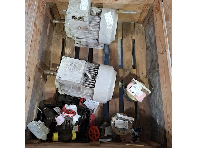 2x elektromotor en diverse onderdelen, o.a rotor - afbeelding 5 van  9