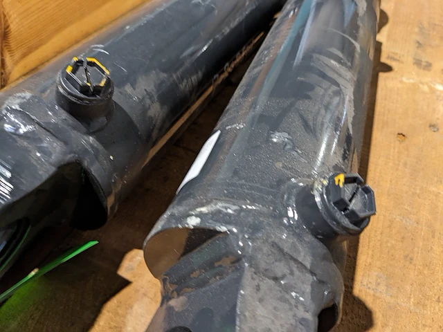 2x enkelwerkende cilinder d=80 slag 270 h.o.h. 570mm - afbeelding 3 van  6