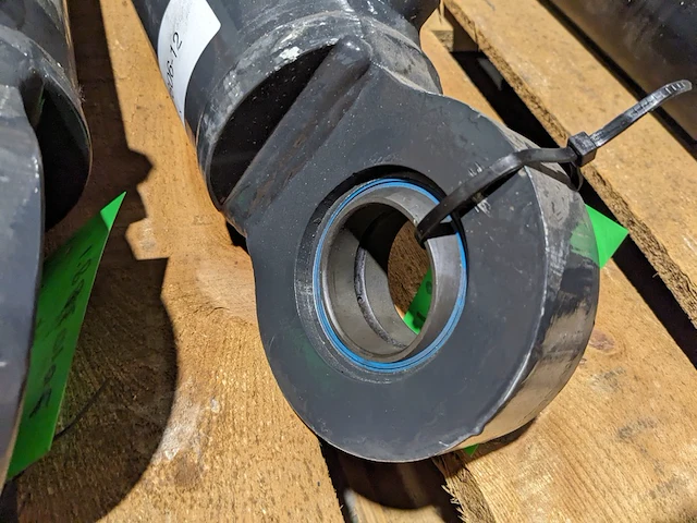 2x enkelwerkende cilinder d=80 slag 270 h.o.h. 570mm - afbeelding 5 van  6
