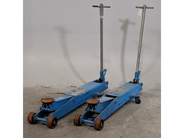 2x garagekrik, o.a omcn, o.a kg5000 - afbeelding 1 van  12
