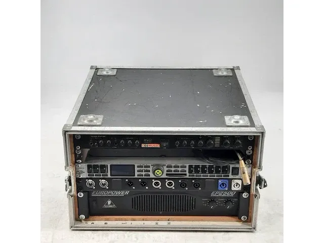 2x geluidsmixer en 1x versterker in flightcase o.a. behringer - afbeelding 1 van  6
