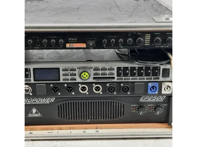 2x geluidsmixer en 1x versterker in flightcase o.a. behringer - afbeelding 3 van  6