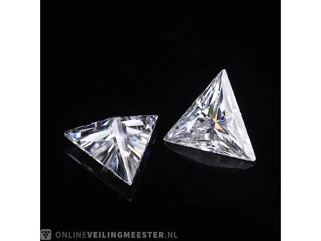 2x genuine triangle cut 1.00 carat each (certified) - afbeelding 1 van  3