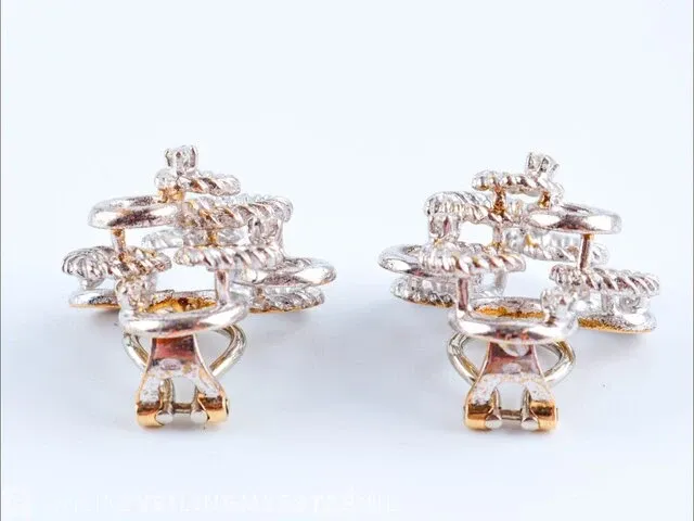 2x getaxeerde gouden oorbellen - afbeelding 4 van  8