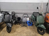 2x gts toscana - voor onderdelen - scooter - afbeelding 1 van  8