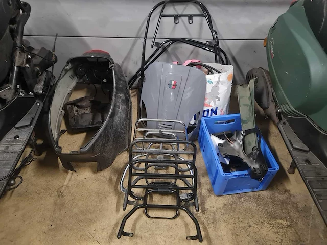 2x gts toscana - voor onderdelen - scooter - afbeelding 4 van  8