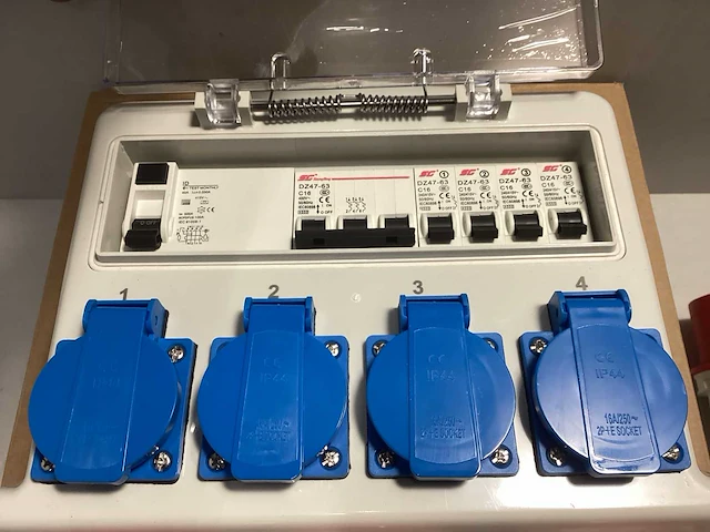 (2x) hbm - stroomverdeelkast 4x230v 3x 400v - afbeelding 6 van  10