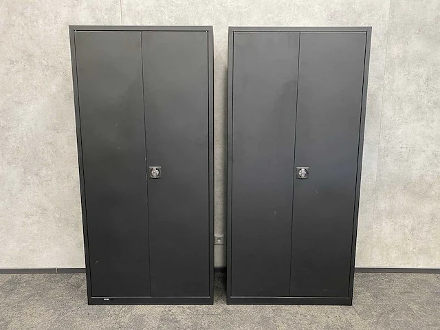2x hoge stalen 2-deurs kast - zwart - afbeelding 1 van  5