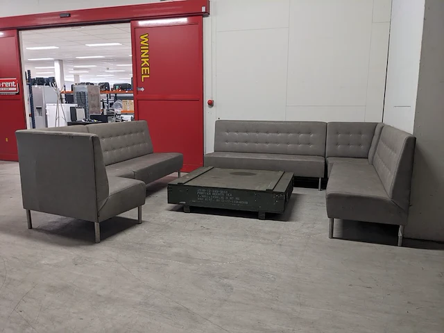 2x horeca hoekbank met salontafel van militaire kist, mirella - afbeelding 1 van  20