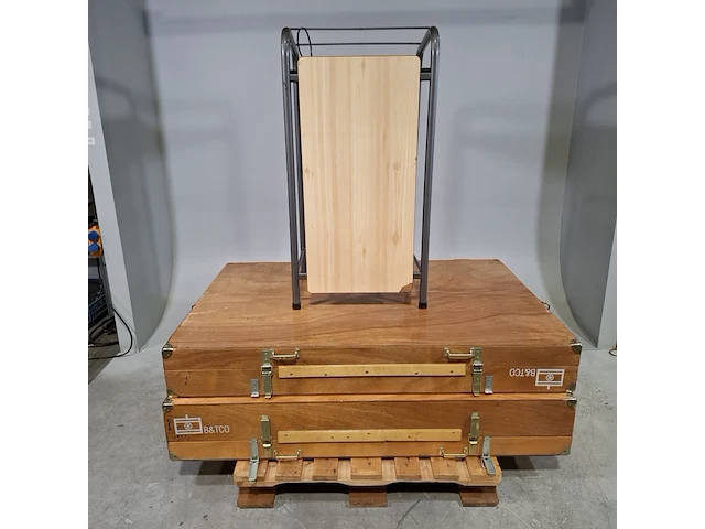 2x houten transportkist en 1x lessenaar - afbeelding 1 van  10