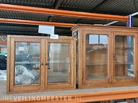 2x houten vitrine hangkast - afbeelding 1 van  4