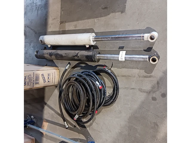 2x hydraulische cilinder - afbeelding 1 van  16