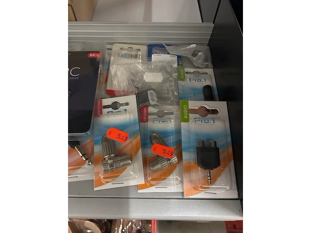 2x inhoud stellingvak bouwmarktartikelen - afbeelding 8 van  9