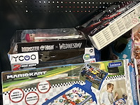 2x inhoud stellingvak met a-merk speelgoed w.o. furreal, monster high x wednesday, ycoo, mario kart - afbeelding 2 van  7