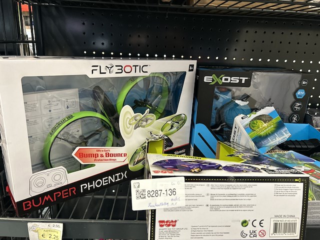 2x inhoud stellingvak met a-merk speelgoed w.o. furreal, monster high x wednesday, ycoo, mario kart - afbeelding 3 van  7