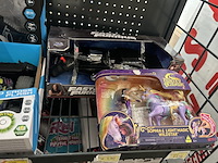 2x inhoud stellingvak met a-merk speelgoed w.o. furreal, monster high x wednesday, ycoo, mario kart - afbeelding 4 van  7