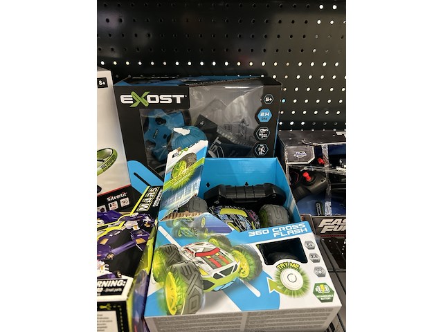 2x inhoud stellingvak met a-merk speelgoed w.o. furreal, monster high x wednesday, ycoo, mario kart - afbeelding 5 van  7