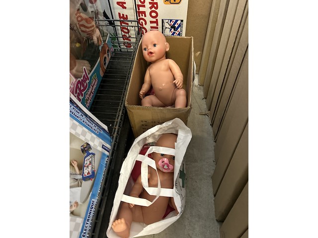 2x inhoud stellingvak met a-merk speelgoed w.o. furreal, monster high x wednesday, ycoo, mario kart - afbeelding 6 van  7