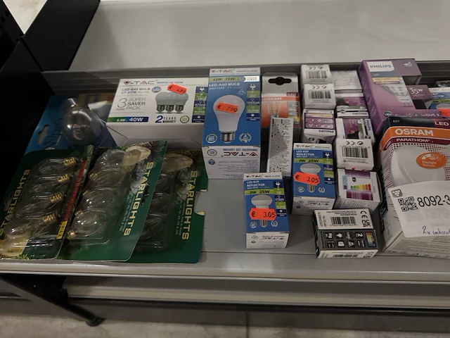 2x inhoud stellingvak w.o. lampen, bouwmarktartikelen - afbeelding 4 van  10