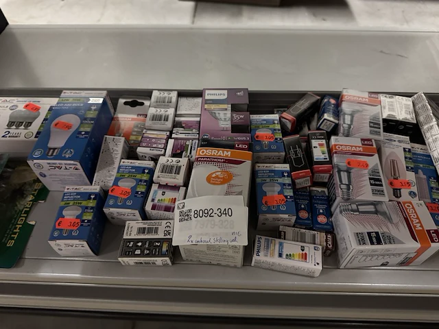 2x inhoud stellingvak w.o. lampen, bouwmarktartikelen - afbeelding 5 van  10