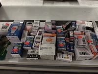 2x inhoud stellingvak w.o. lampen, bouwmarktartikelen - afbeelding 5 van  10