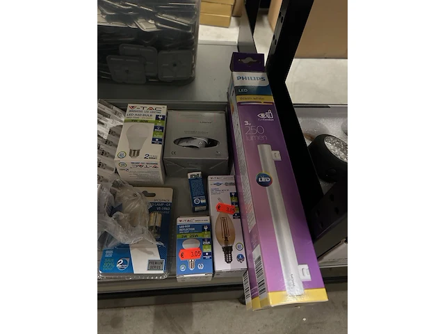 2x inhoud stellingvak w.o. lampen w.o. osram, philips - afbeelding 4 van  8