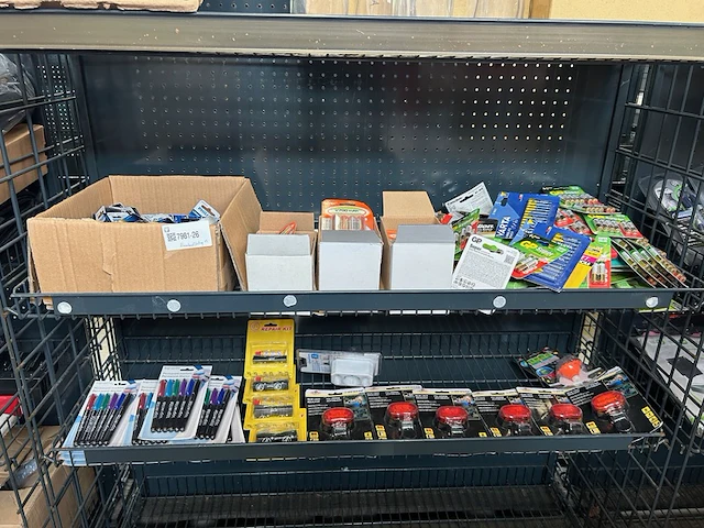 2x inhoud stellingvak w.o. markers, batterijen w.o. varta, philips - afbeelding 1 van  11