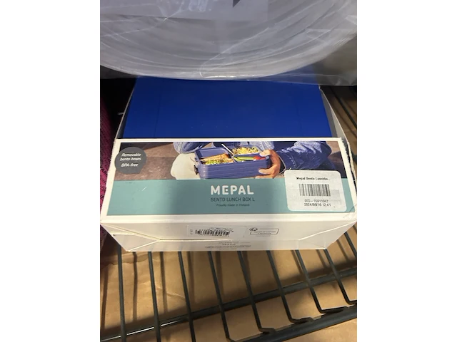 2x inhoud stellingvak w.o. plaid, lampenkap, lunchbox w.o. mepal - afbeelding 5 van  6