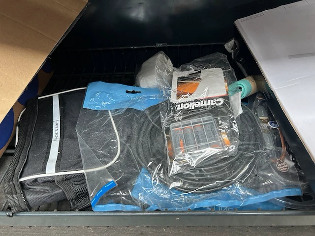 2x inhoud stellingvak w.o. usb kabel, drinkfles w.o. philips, idrink - afbeelding 8 van  8