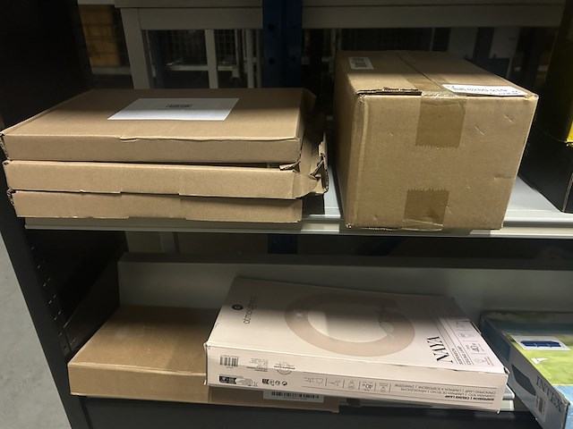 2x inhoud stellingvak w.o. verlichting w.o. atmosphera, faucet, intex - afbeelding 4 van  7