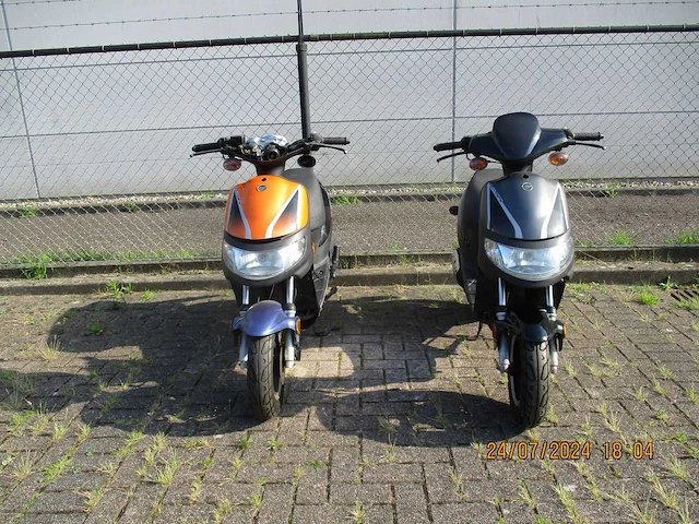2x keeway hurricane - bromscooter - 2 tact - scooter - afbeelding 1 van  12