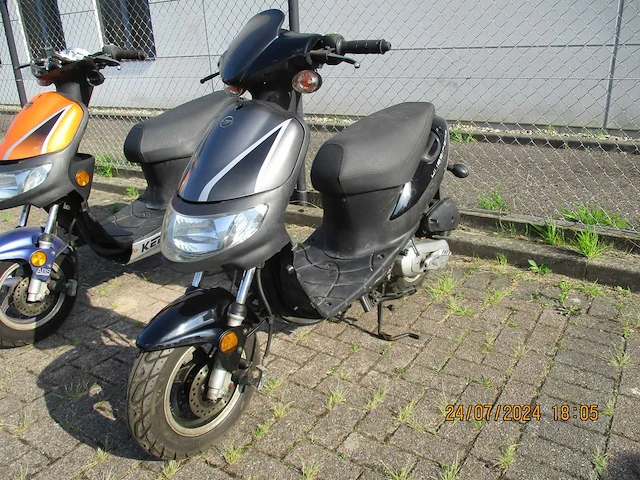 2x keeway hurricane - bromscooter - 2 tact - scooter - afbeelding 5 van  12