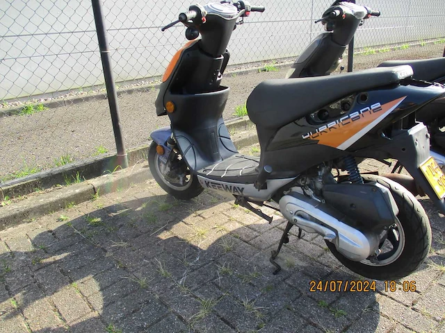 2x keeway hurricane - bromscooter - 2 tact - scooter - afbeelding 12 van  12