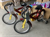2x kinderfietsen, rood geel - afbeelding 1 van  4