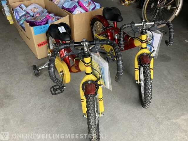 2x kinderfietsen, rood geel - afbeelding 2 van  4