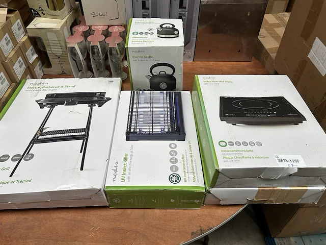 2x kookplaat, 1x bbq, 1x waterkoker, 1x vliegenlamp nedis - afbeelding 1 van  6
