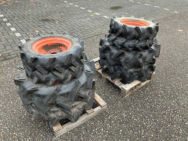 2x kubota minitractor wielen set - afbeelding 1 van  9