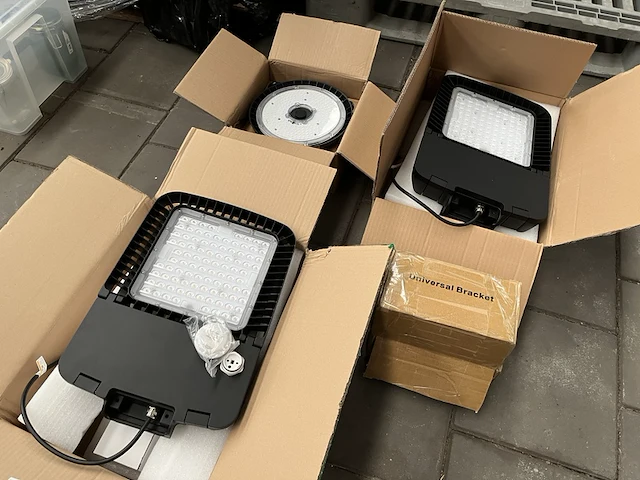 2x led straatverlichting, 1x led highbay lamp ellipz lighting - afbeelding 1 van  4