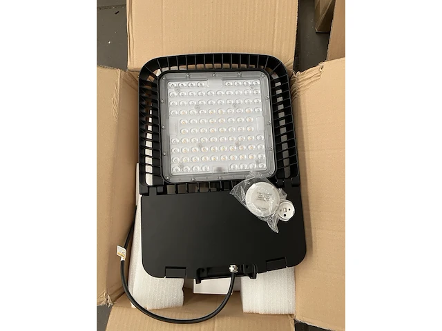 2x led straatverlichting, 1x led highbay lamp ellipz lighting - afbeelding 2 van  4